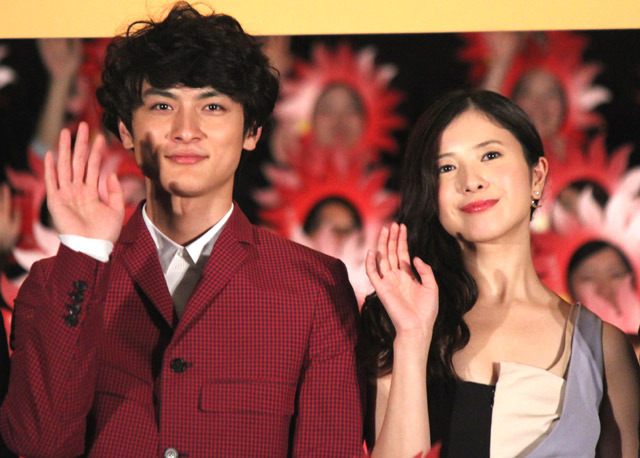 『横道世之介』初日舞台挨拶（高良健吾＆吉高由里子）