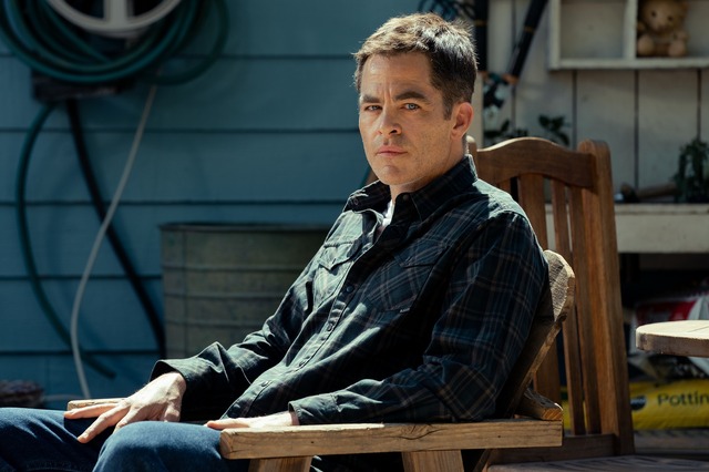 『ザ・コントラクター』MOTION PICTURE ARTWORK © 2022 STX FINANCING, LLC. ALL RIGHTS RESERVED