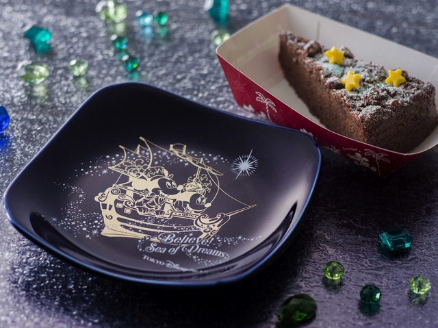 「キャラメル＆チョコケーキ、スーベニアプレート付き」（900円）