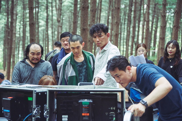 『人質 韓国トップスター誘拐事件』(C) 2021 NEXT ENTERTAINMENT WORLD & FILMMAKERS R&K & SEM COMPANY. All Rights Reserved.