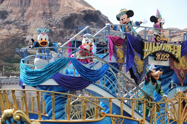 東京ディズニーシーでもハロウィンのスペシャルイベント開催！As to Disney artwork, logos and properties： (C) Disney