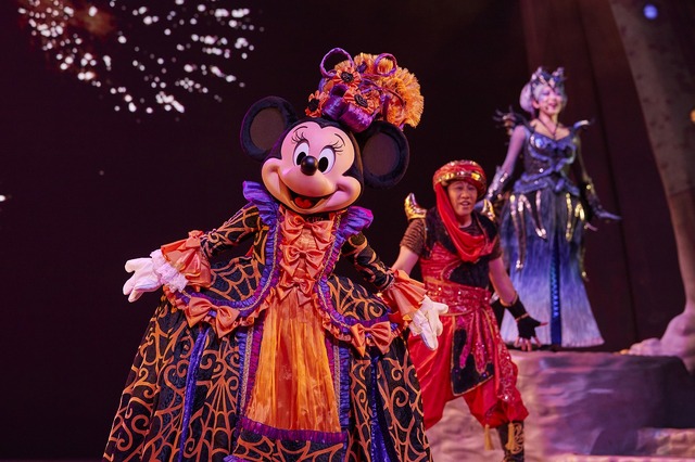 東京ディズニーシー、「ハロウィーンタイム・ウィズ・ユー」お披露目！As to Disney artwork, logos and properties： (C) Disney