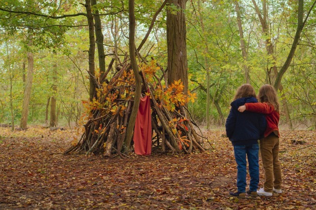 『秘密の森の、その向こう』（C）2021 Lilies Films / France 3 Ciném