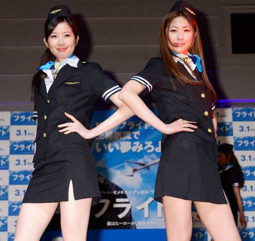 『フライト』公開直前イベントに登場した「モデルガールズ」