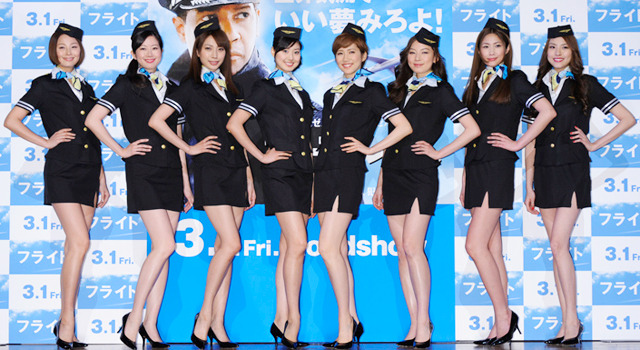 『フライト』公開直前イベントに登場した「モデルガールズ」