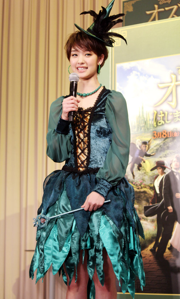 『オズ はじまりの戦い』読書感想文コンクール表彰式（剛力彩芽）