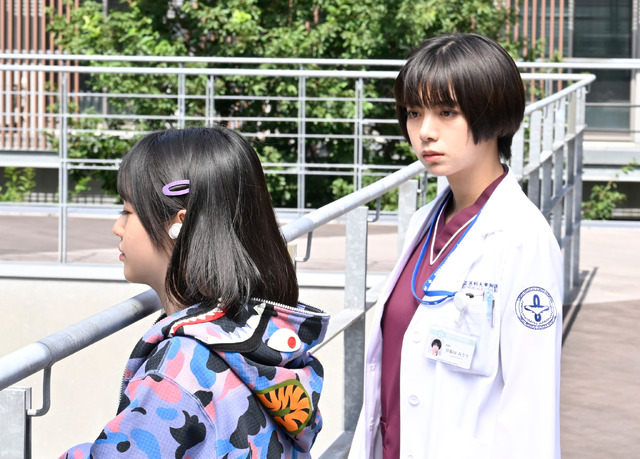 「祈りのカルテ 研修医の謎解き診察記録」第1話（C）NTV