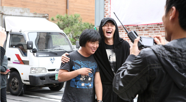 『愛してる、愛してない』ヒョンビンのオフショット -(C) 2011 bom Film Productions co.,ltd. All rights reserved.