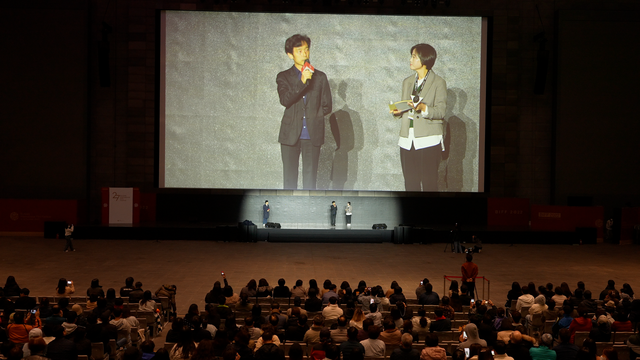 『キングダム２ 遥かなる大地へ』釜山国際映画祭 舞台挨拶©原泰久／集英社 ©2022 映画「キングダム」製作委員会