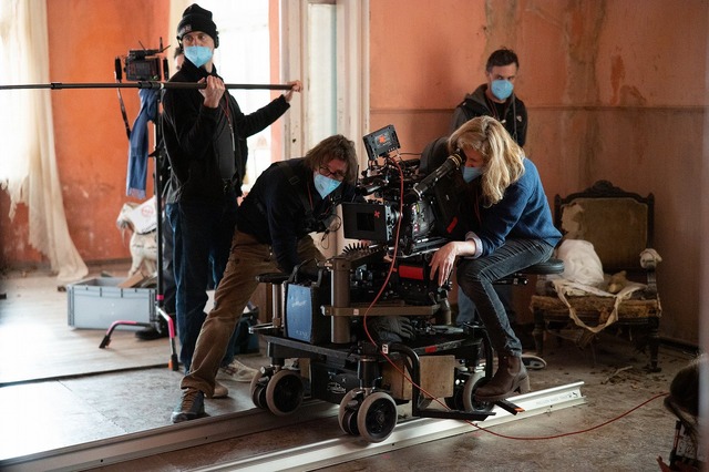 『スペンサー ダイアナの決意』クレア・マトン撮影監督とクルー_（Photo credit：Frederic Batier）