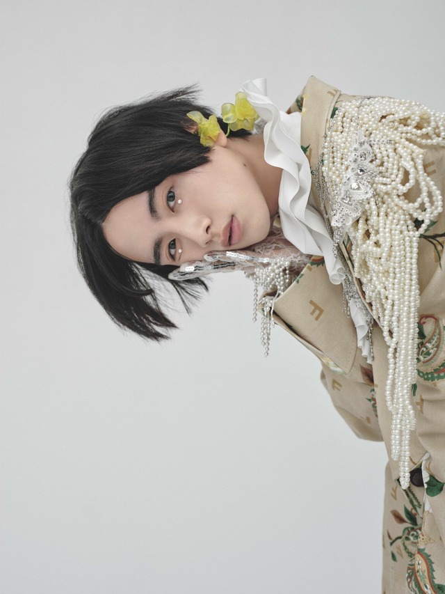 20歳 誕生日のスペシャルシュート（撮影：MELON［TRON］）　板垣李光人 20thアニバーサリーフォトブック「Interlude」©SDP