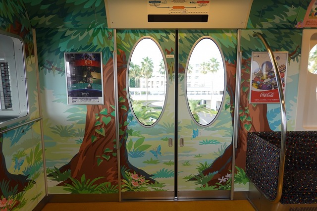 【参考】「リーナ・ベル」のデザインを装飾したモノレール運行期間：2022年9月8日（木）～　2023年3月下旬予定