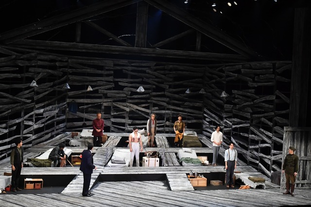 舞台『大地』(Social Distancing Version) 撮影：阿部章仁