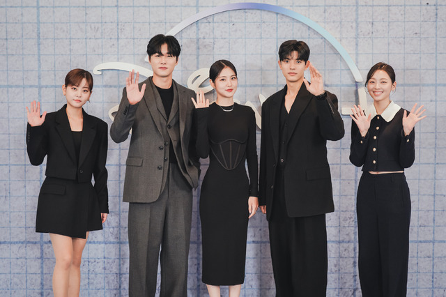 「代理リベンジ」© 2022 Disney and its related entities