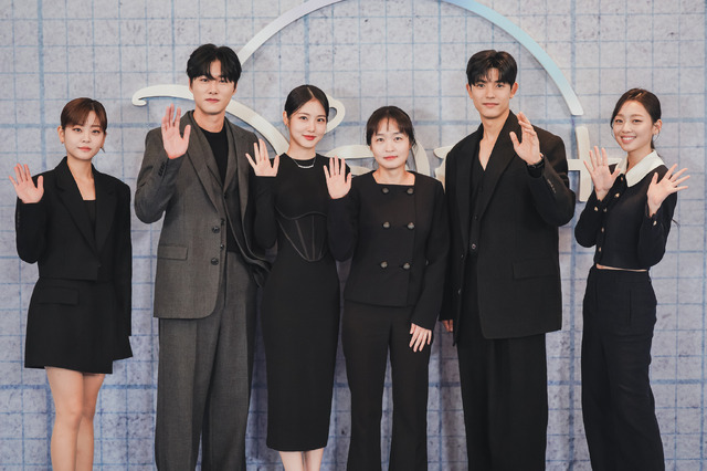 「代理リベンジ」© 2022 Disney and its related entities