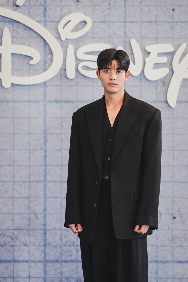 「代理リベンジ」© 2022 Disney and its related entities