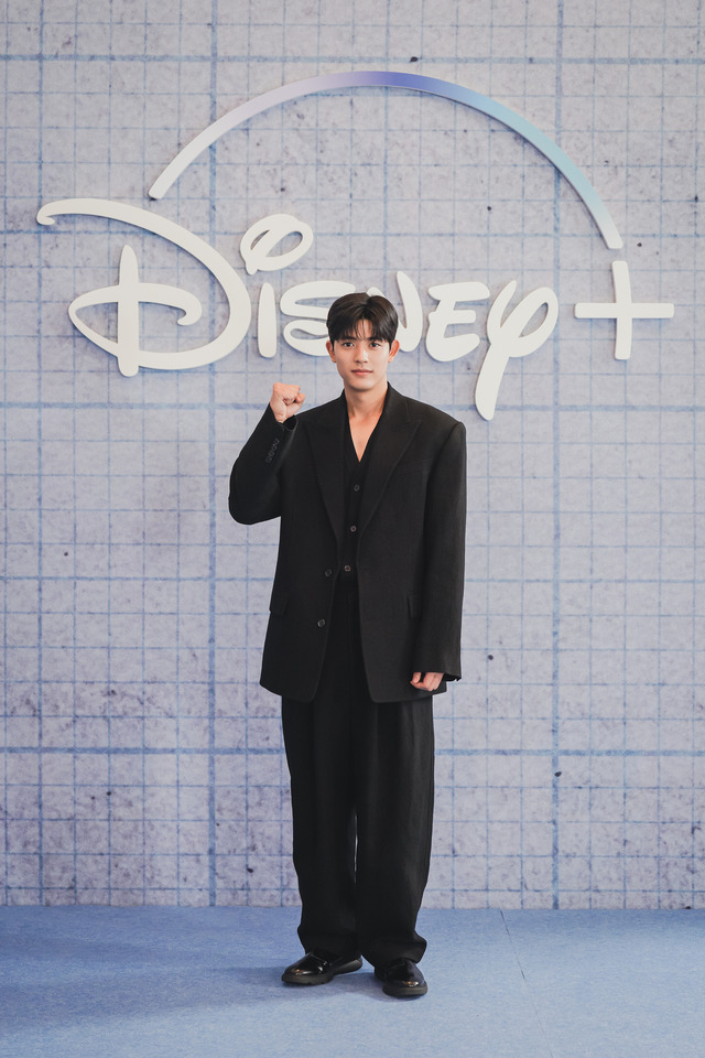 「代理リベンジ」© 2022 Disney and its related entities