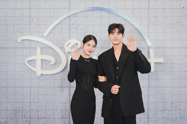 「代理リベンジ」© 2022 Disney and its related entities