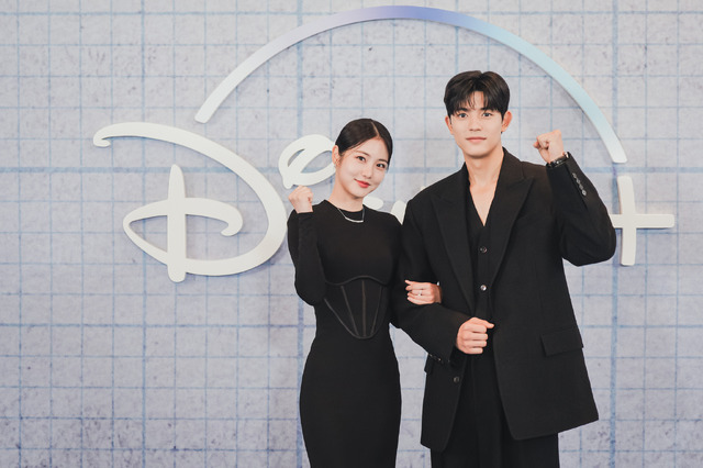 「代理リベンジ」© 2022 Disney and its related entities