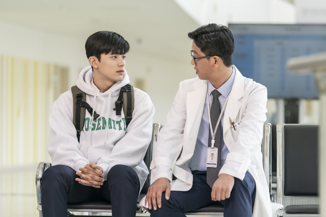 「代理リベンジ」© 2022 Disney and its related entities