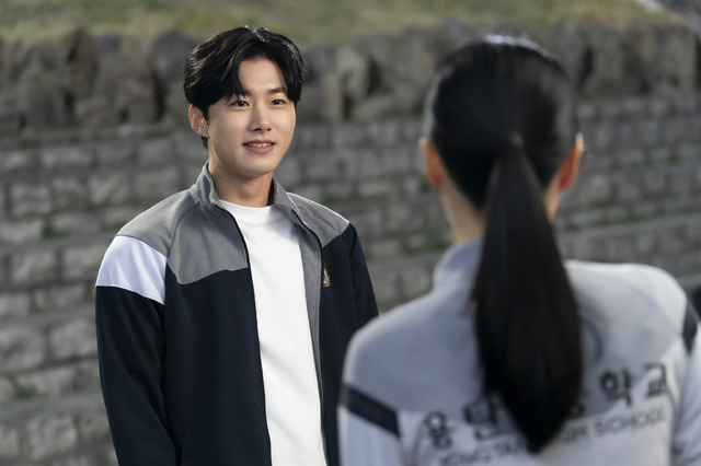 「代理リベンジ」© 2022 Disney and its related entities