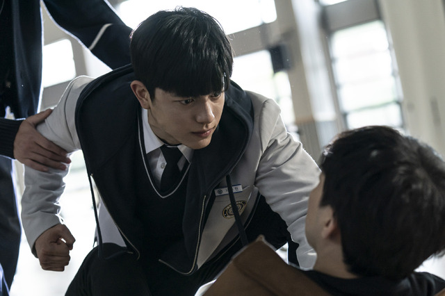 「代理リベンジ」© 2022 Disney and its related entities