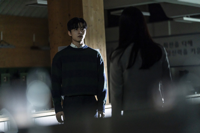 「代理リベンジ」© 2022 Disney and its related entities