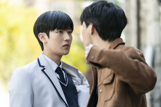 「代理リベンジ」© 2022 Disney and its related entities