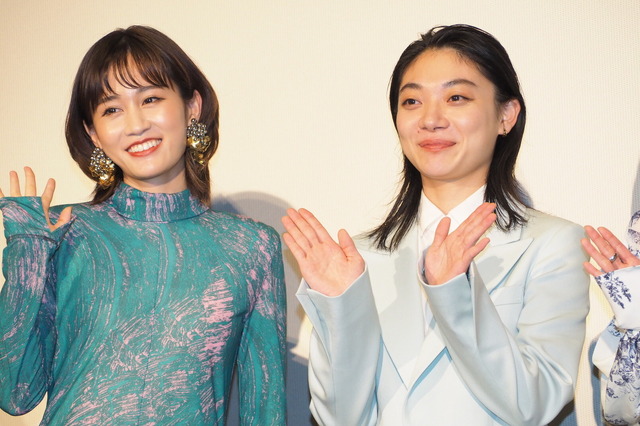 前田敦子＆三浦透子／『そばかす』完成披露舞台挨拶