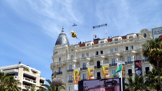 ド派手なプレゼンテーションで昼間っからお祭りです！