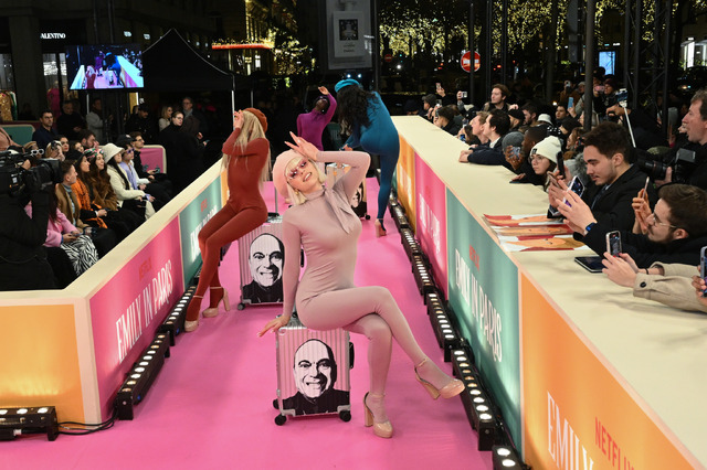 「エミリー、パリへ行く」シーズン3ワールドプレミア Photo by Stephane Cardinale - Corbis/Corbis via Getty Images