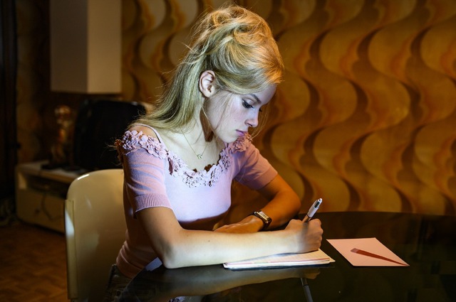 『離ればなれになっても』©2020 Lotus Production s.r.l. -3 Marys Entertainment