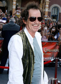 『パイレーツ・オブ・カリビアン／ワールド・エンド』に出演したキース・リチャーズ