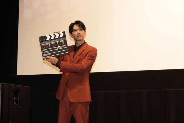 『ブラックナイトパレード』日本最北の映画館にサプライズ登壇　Ⓒ2022「ブラックナイトパレード」製作委員会　Ⓒ中村光／集英社