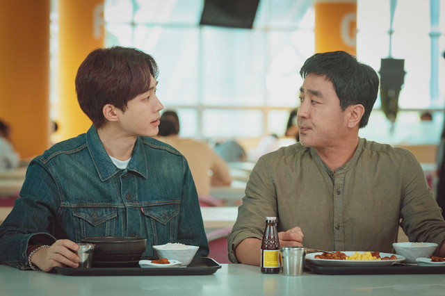 『ジャンルだけロマンス』©2021 NEXT ENTERTAINMENT WORLD & BELIEF.All Rights Reserved.