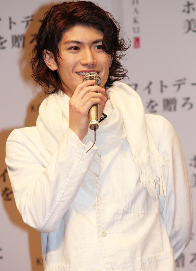 「ホワイトデーに美白を」プロジェクトPRイベントに登壇した三浦春馬