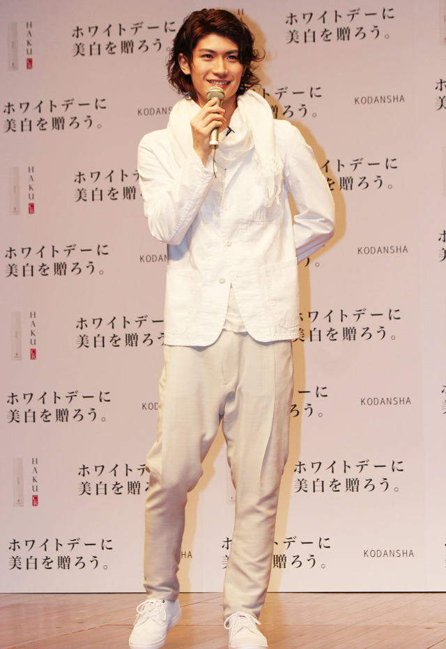 「ホワイトデーに美白を」プロジェクトPRイベントに登壇した三浦春馬