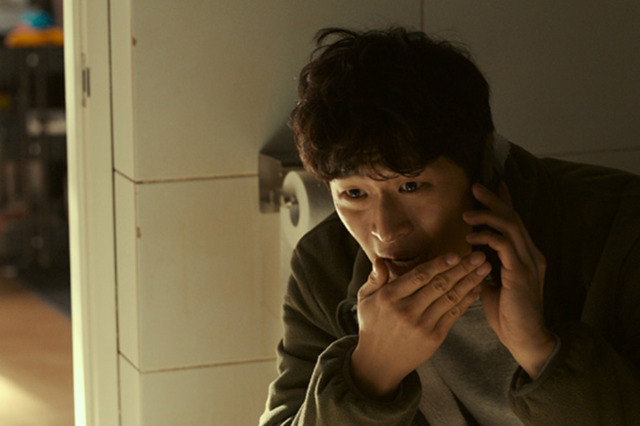 『見知らぬ隣人』©2022 Yeom Ji-ho  ALL RIGHTS RESERVED.