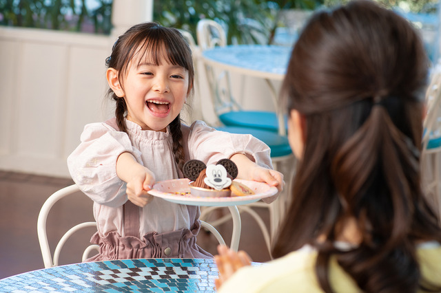 リトルパティシエ・ミッキーマウスデザート￥1,000 As to Disney artwork, logos and properties： (C) Disney