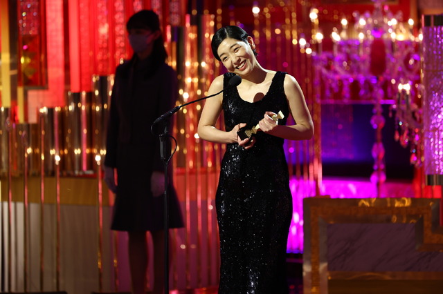 「第46回日本アカデミー賞」最優秀助演女優賞を受賞した安藤サクラ／写真提供: 東京写真記者協会