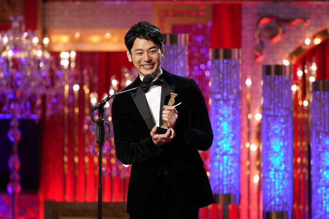 「第46回日本アカデミー賞」最優秀主演男優賞を受賞した妻夫木聡／写真提供: 東京写真記者協会