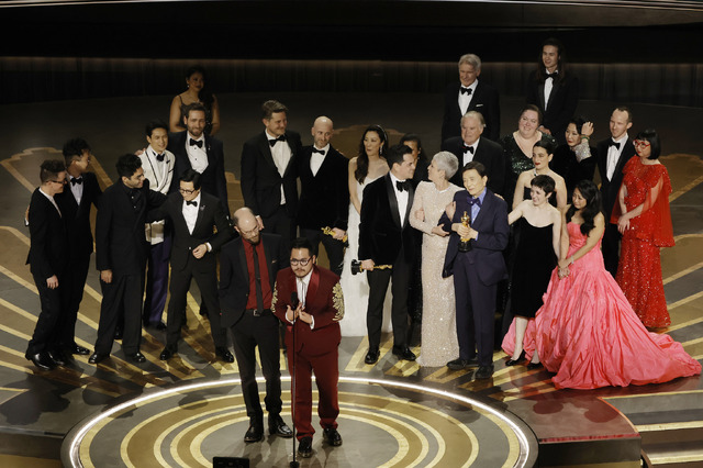 【第95回アカデミー賞】作品賞は『エブリシング・エブリウェア・オール・アット・ワンス』Photo by Kevin Winter/Getty Images