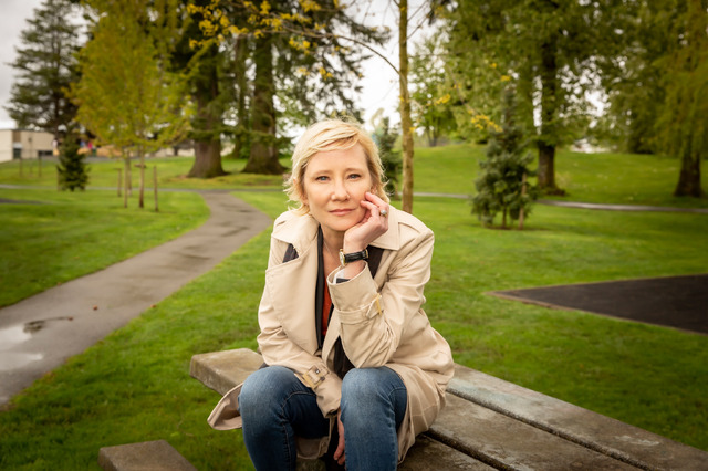 『ガール・イン・ザ・ルーム13』(C)2023 A&E Television Networks. All Rights Reserved.