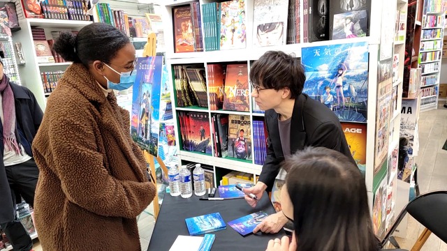 サイン会（パリ）『すずめの戸締まり』©2022「すずめの戸締まり」製作委員会