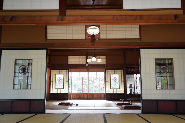 齊森家・客間／『わたしの幸せな結婚』ロケ地（C）2023映画『わたしの幸せな結婚』製作委員会