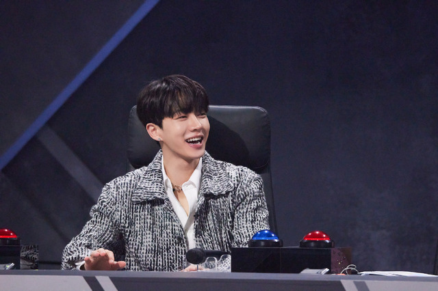 「PEAK TIME」　(C) SLL Joongang Co.,Ltd & Studio Slam & AZING all rights reserved.