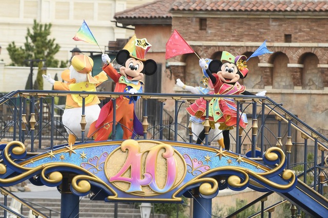 東京ディズニーシー「レッツ・セレブレイト・ウィズ・カラー」As to Disney artwork, logos and properties： (C) Disney