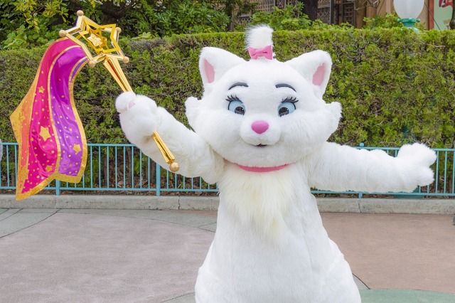 話題のデイタイムパレード「ディズニー・ハーモニー・イン・カラー」 | 動画を公開！As to Disney artwork, logos and properties： (C) Disney