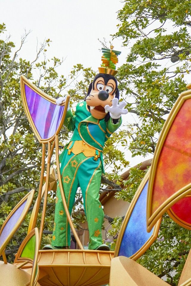 話題のデイタイムパレード「ディズニー・ハーモニー・イン・カラー」 | 動画を公開！As to Disney artwork, logos and properties： (C) Disney