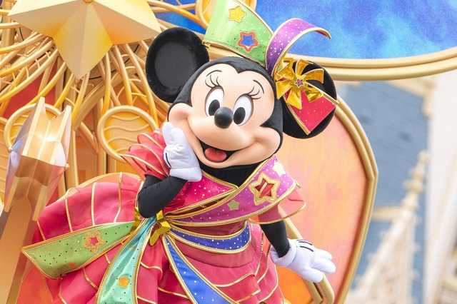 話題のデイタイムパレード「ディズニー・ハーモニー・イン・カラー」 | 動画を公開！As to Disney artwork, logos and properties： (C) Disney